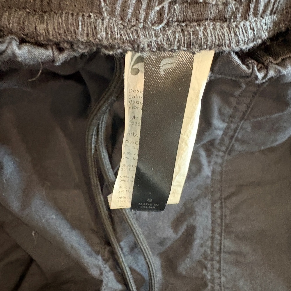 Fabletics The Heights Pant Men’s Size Small Black Athletic Pants EUC Joggers - Picture 8 of 14